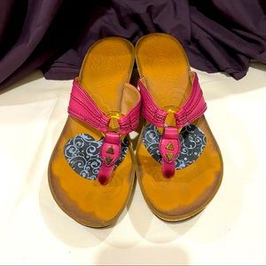 Clarks Red Wedge Sandals Size 7M EUC